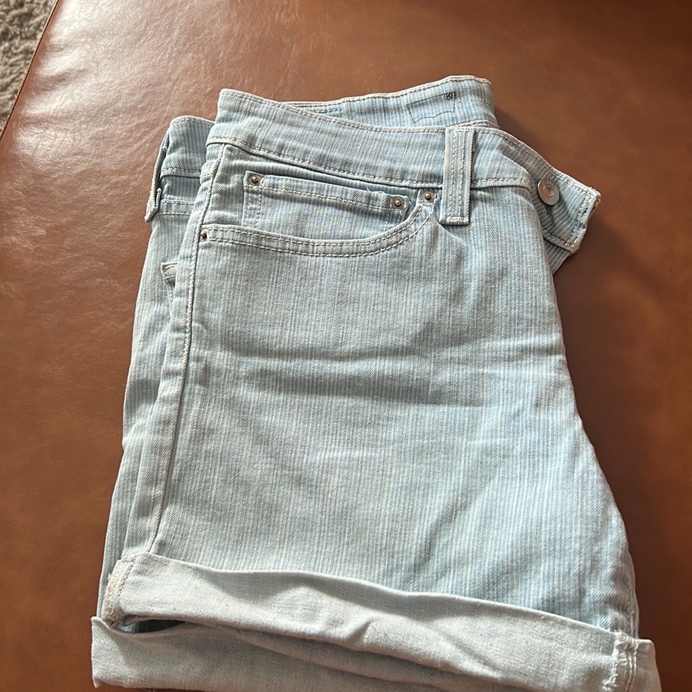 Levi’s jean shorts waist size = 30 - Picture 5 of 6